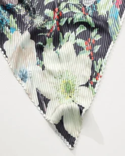 Women Tommy Bahama Scarves & Wraps<Amaryllis Pleated Diamond Scarf